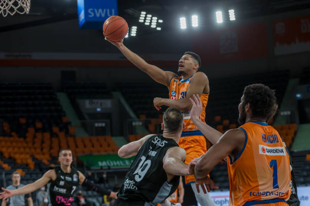 表面的热闹 表面的热闹