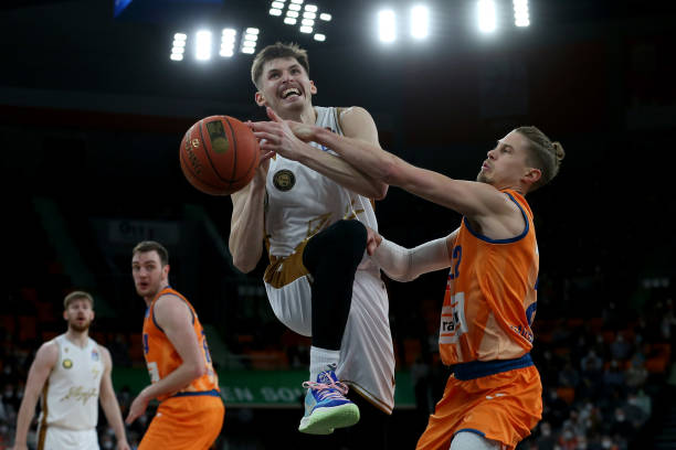 三强的争冠 三强的争冠