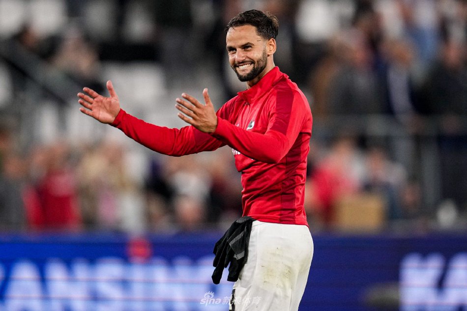 这位年轻的 这位年轻的